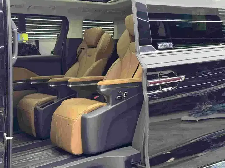 HongQi HQ9 PHEV 2024 2.0T 4WD Business Edition 7