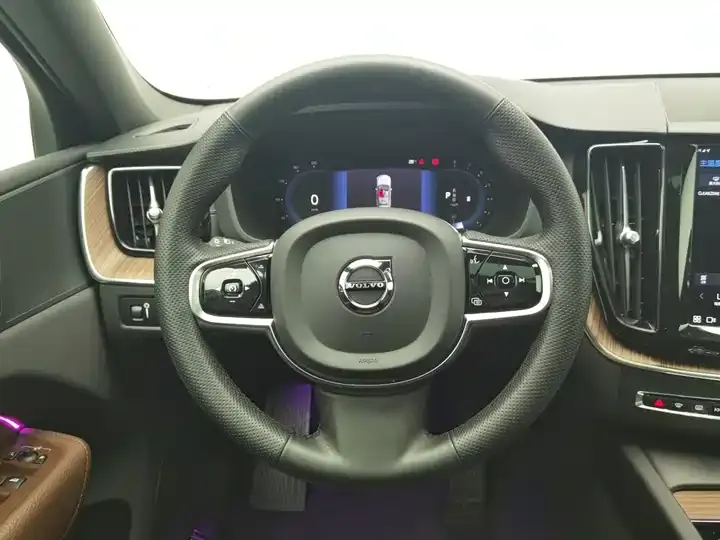 Volvo XC60 2022 B5 4WD Zhiyuan Deluxe Edition 11