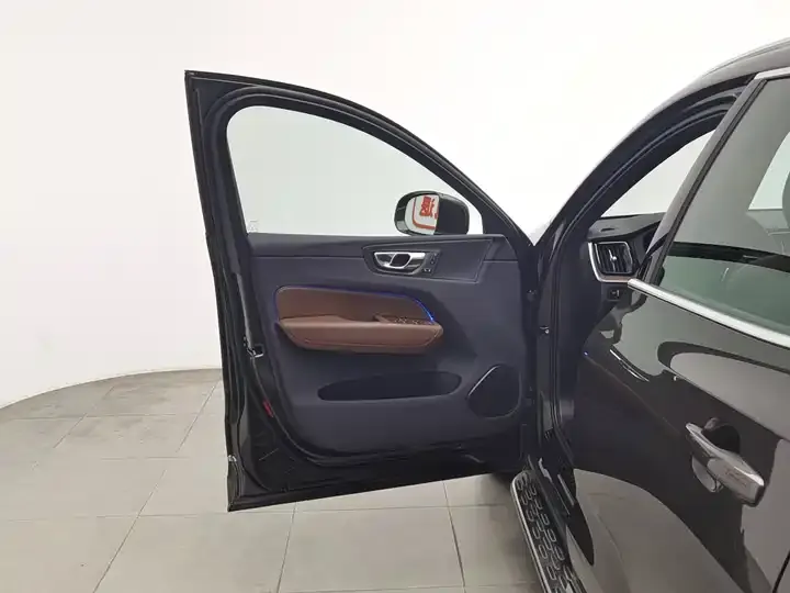 Volvo XC60 2022 B5 4WD Zhiyuan Deluxe Edition 8