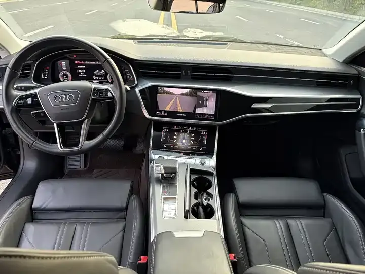Audi A7 2024 45 TFSI Selection 12