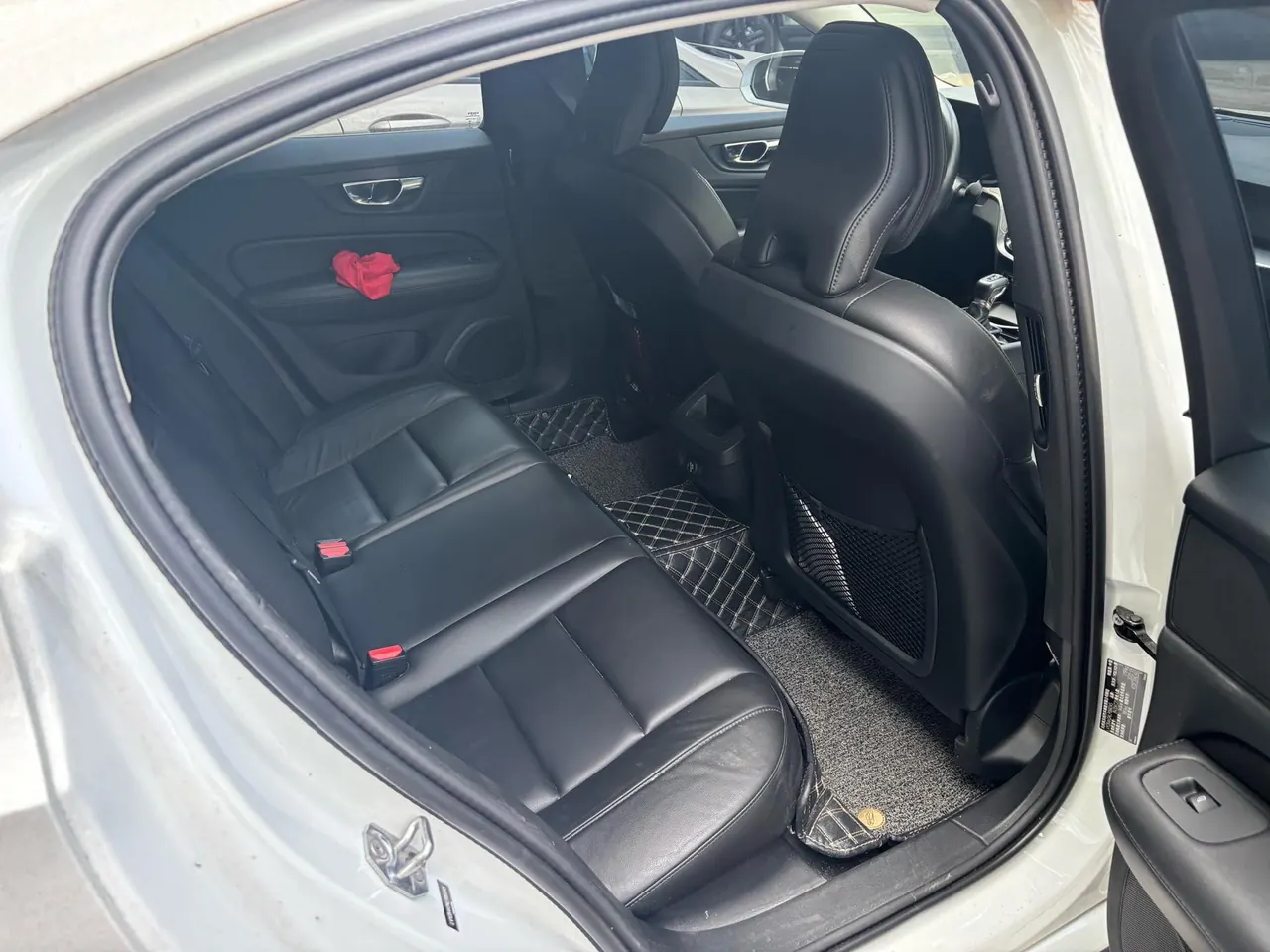 Volvo 2020 S60 2.0T T4 Zhiyi Deluxe Edition Automatic Gear 5