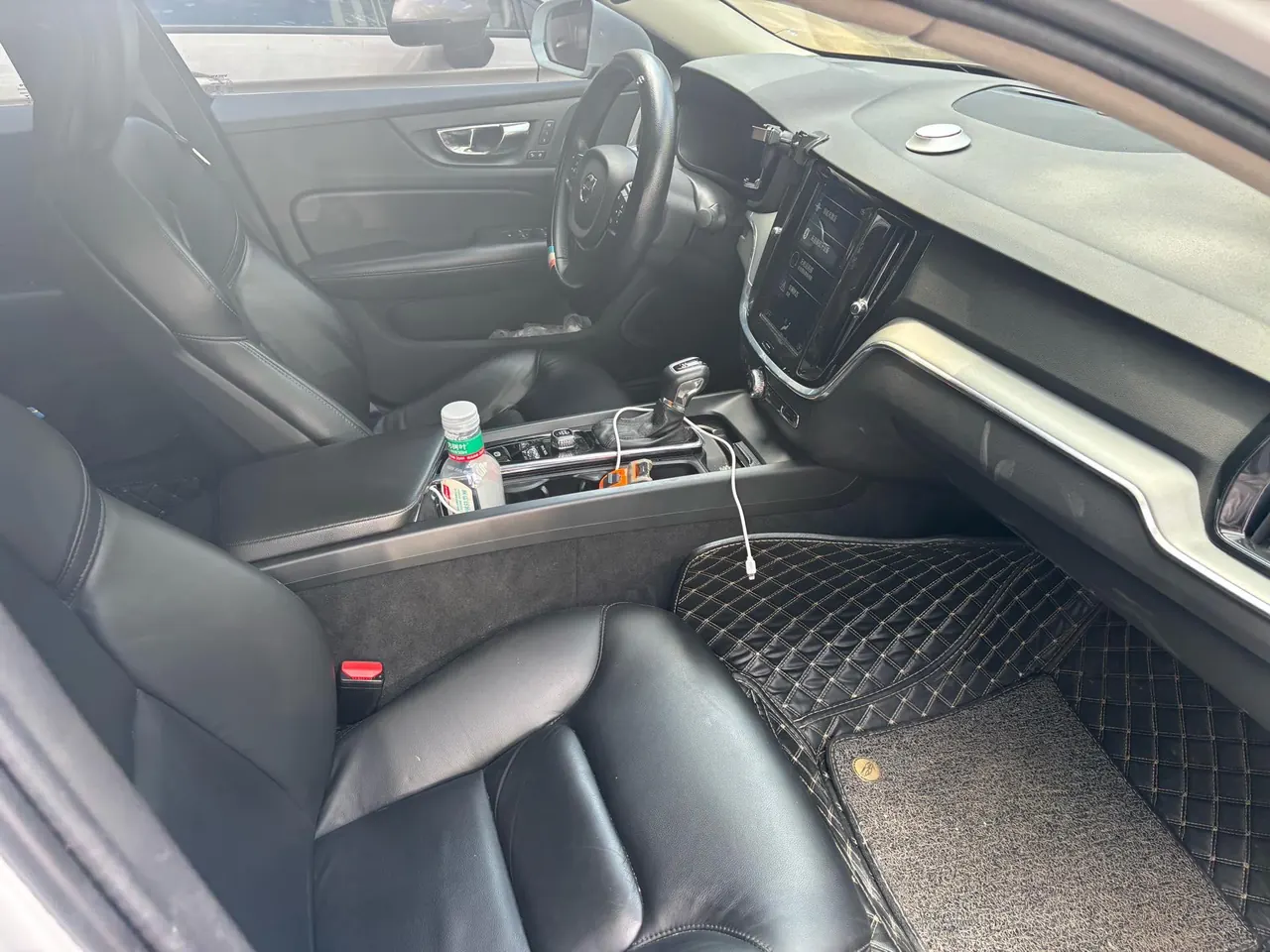 Volvo 2020 S60 2.0T T4 Zhiyi Deluxe Edition Automatic Gear 6