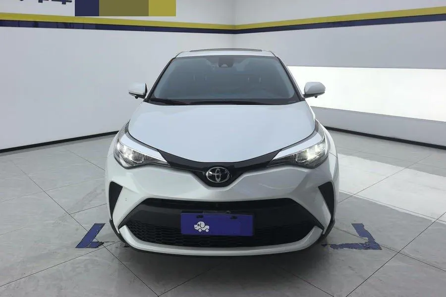 Toyota 2023 C- HR 2.0 stepless leading version of automatic gear 3