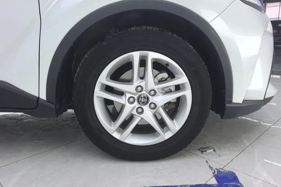 Toyota 2023 C- HR 2.0 stepless leading version of automatic gear 4