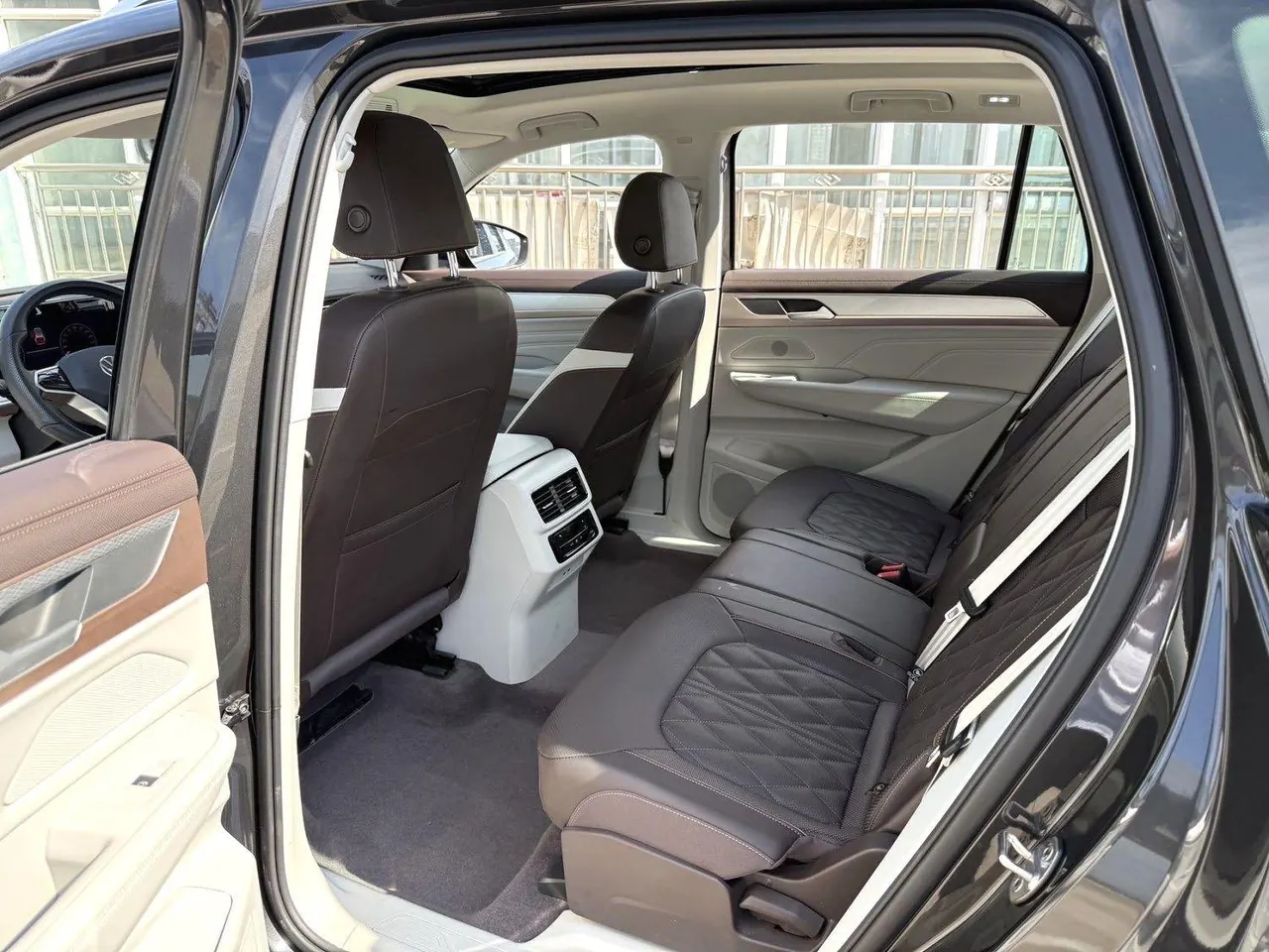 Volkswagen 2023 model tour R-Line 2.0TSI 380TSI four-wheel drive parade version automatic gear 16