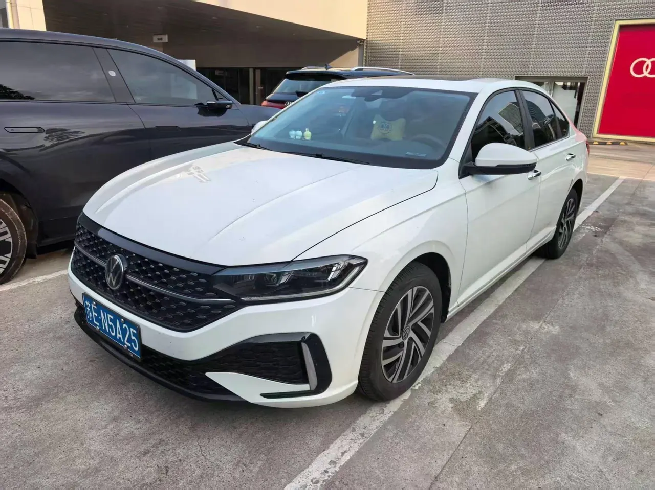 Открыть галерею: Volkswagen 2024 LaVida 1.5 Star 5 Million Edition Automatic Gear