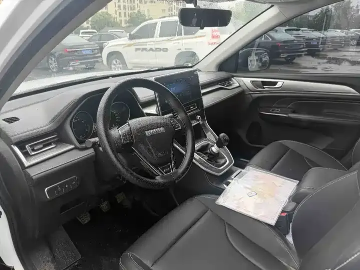Haval M6 2023 PLUS 1.5T Manual Deluxe Zhilian 9