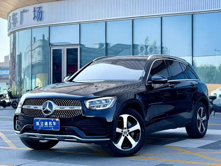 Mercedes Benz GLC 2022 changed to three GLC 260 L 4MATIC dynamic - View 1