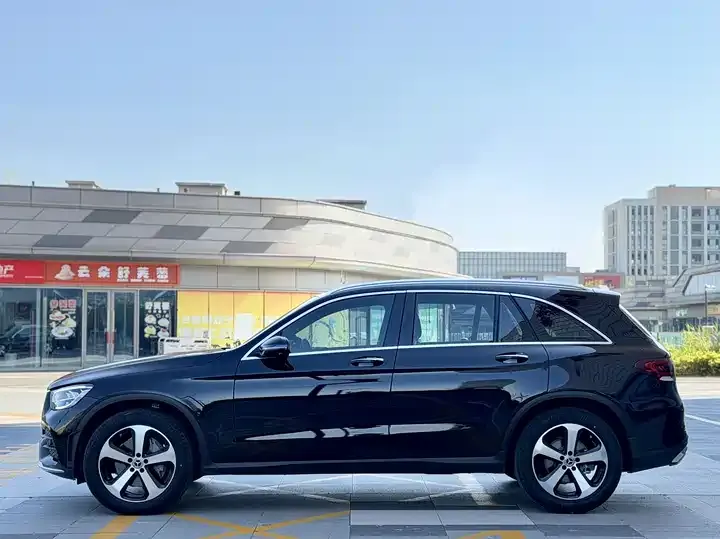 Mercedes Benz GLC 2022 changed to three GLC 260 L 4MATIC dynamic 5