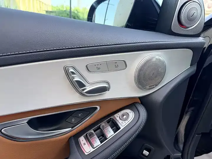 Mercedes Benz GLC 2022 changed to three GLC 260 L 4MATIC dynamic 6