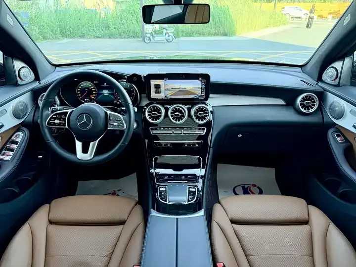 Mercedes Benz GLC 2022 changed to three GLC 260 L 4MATIC dynamic 7