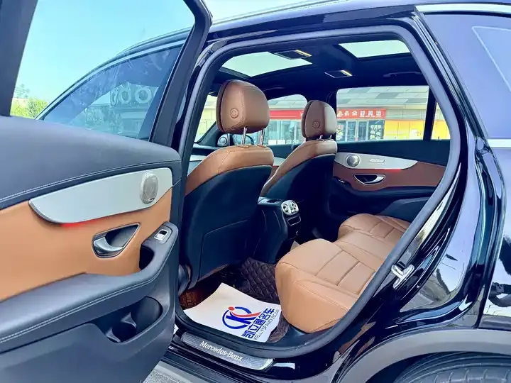 Mercedes Benz GLC 2022 changed to three GLC 260 L 4MATIC dynamic 8