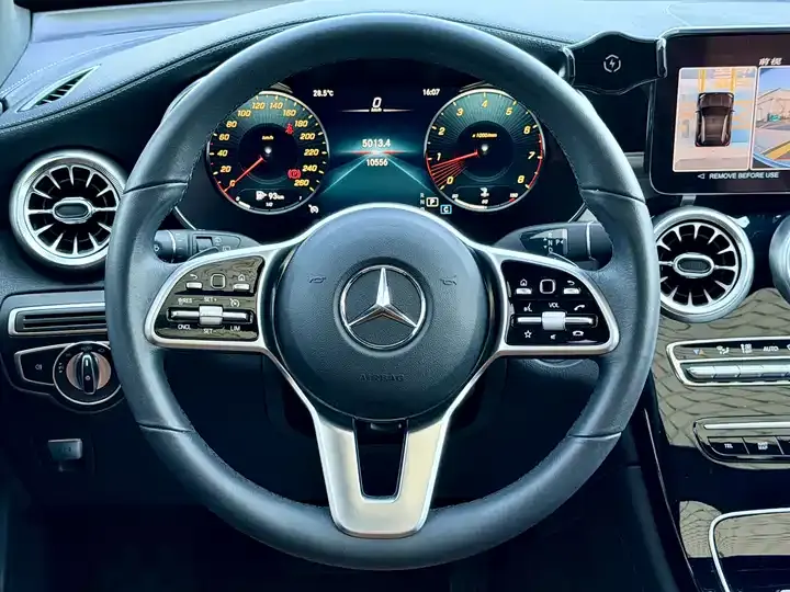 Mercedes Benz GLC 2022 changed to three GLC 260 L 4MATIC dynamic 9