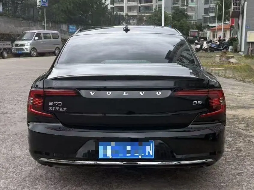 Volvo 2023 S90 48V 2.0T B5 Zhiyi Deluxe Edition Automatic Gear 4