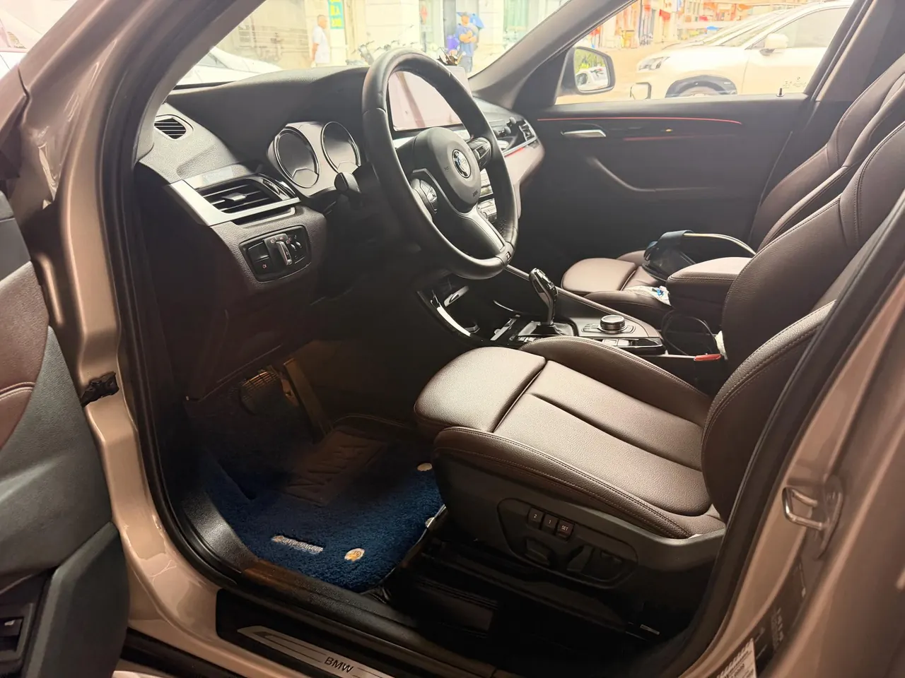 BMW 2020 X1 sDrive20Li 1.5T exclusive automatic gear 4