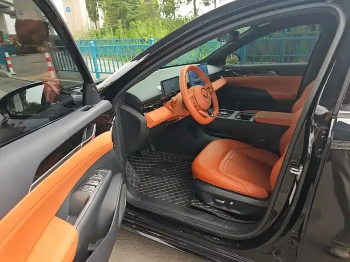 WuLing Starlight 2025 610km Intelligent Flagship 12