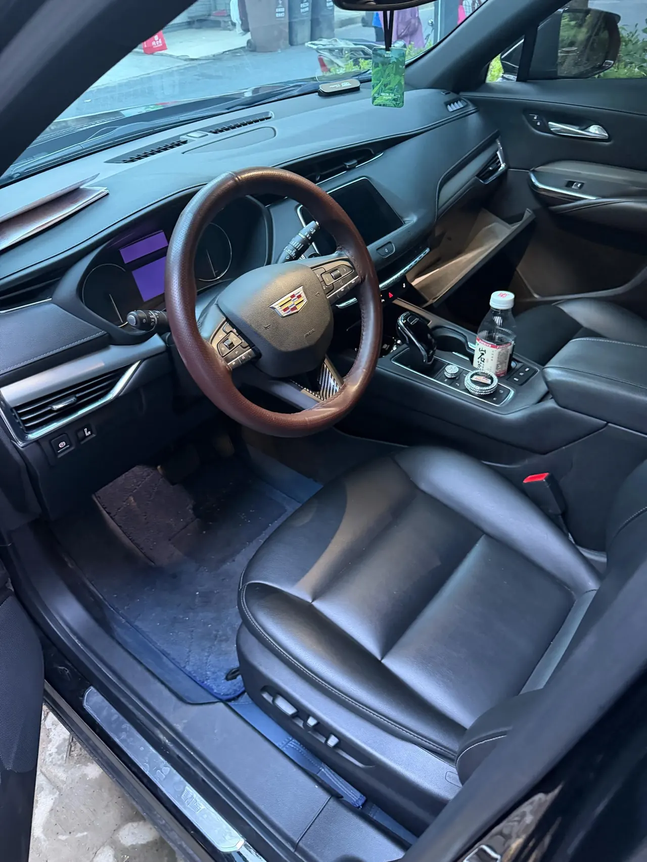 Cadillac 2022 XT4 48V 2.0T 28T Two-Drive Luxury Automatic Gear 4