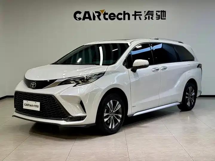 Open image lightbox: Grevia 2024 2.5L Hybrid Premium PLUS 4WD Edition