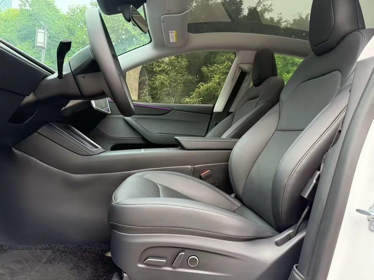 Tesla 2025 Model Y long endurance all-wheel drive version automatic transmission 4