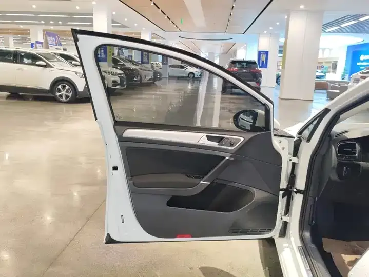 Golf 2020 Beloved Edition 200TSI DSG Comfort Enterprising Edition 7