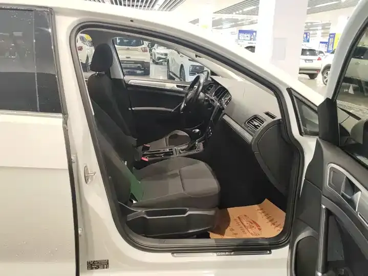 Golf 2020 Beloved Edition 200TSI DSG Comfort Enterprising Edition 8