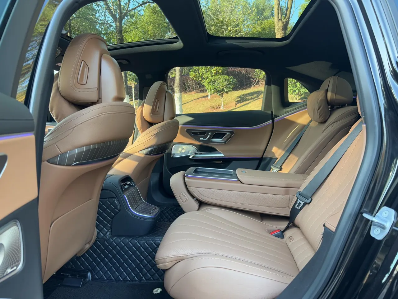 Mercedes Benz E Class 2024 E 300 L 48V 2.0T Luxury Automatic Gear 3