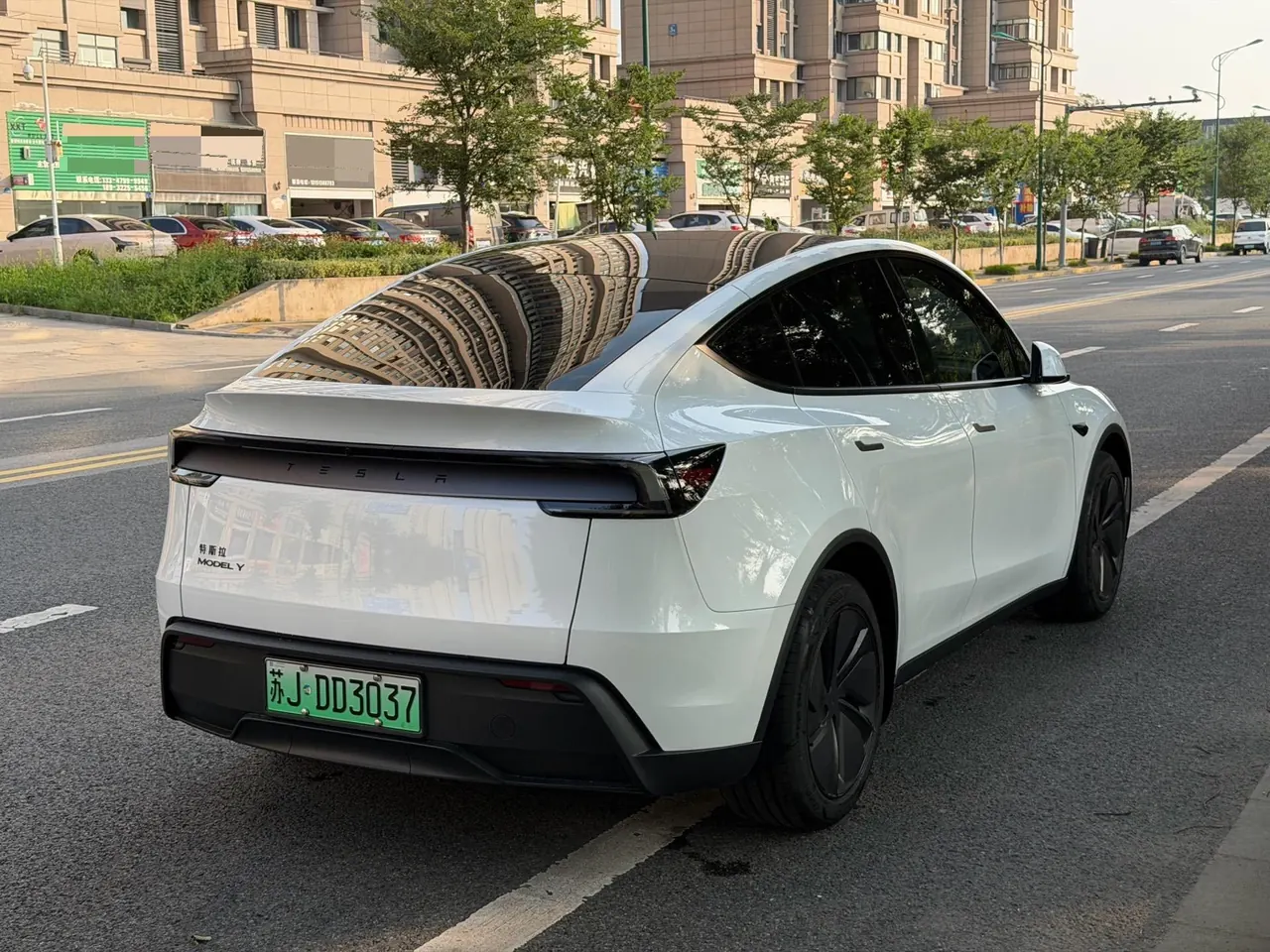 Tesla 2026 Model Y Rear-Wheel-Drive Automatic 7