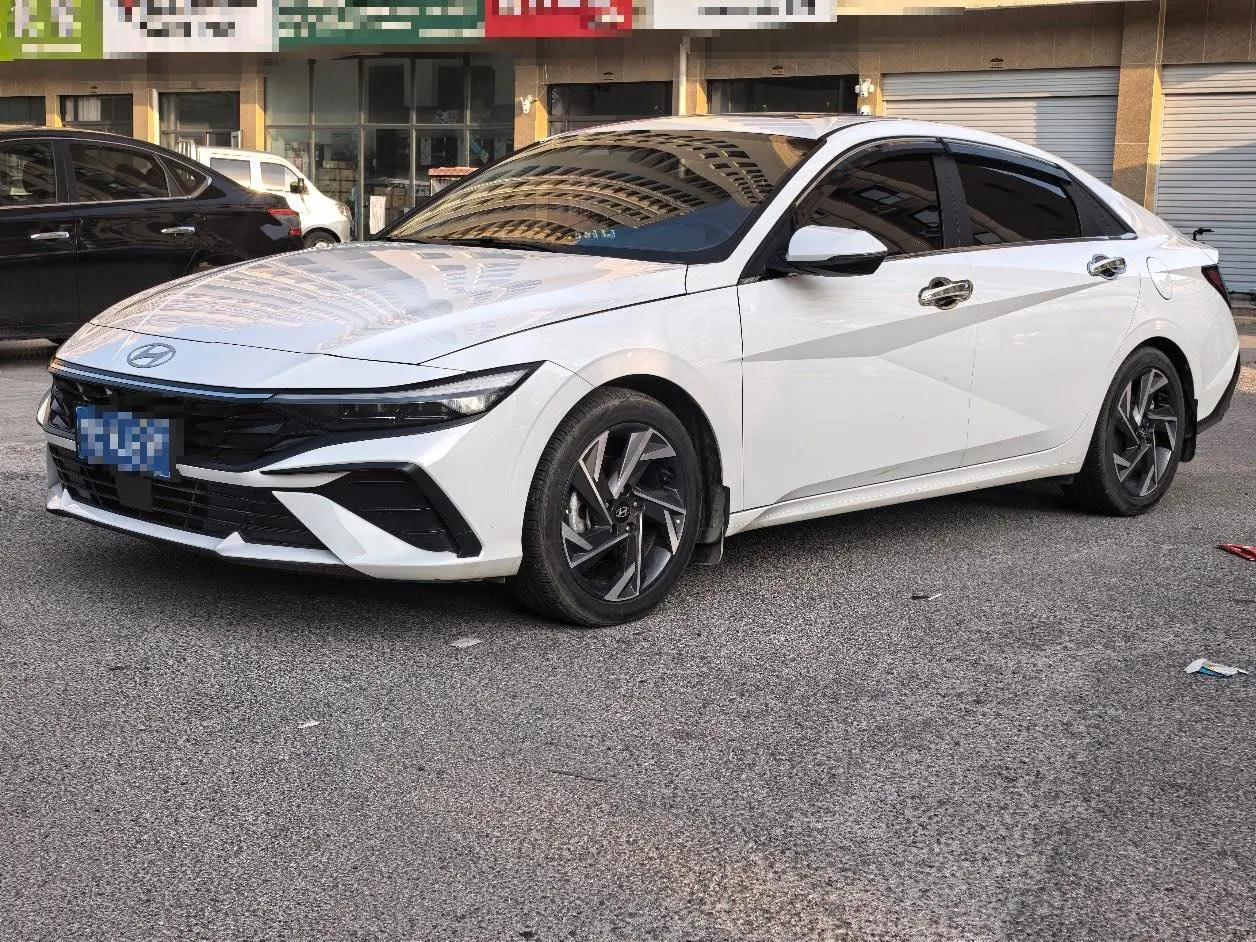 Hyundai 2023 Elantra -3-compartment 1.5 stepless LUX premium automatic gear - View 1