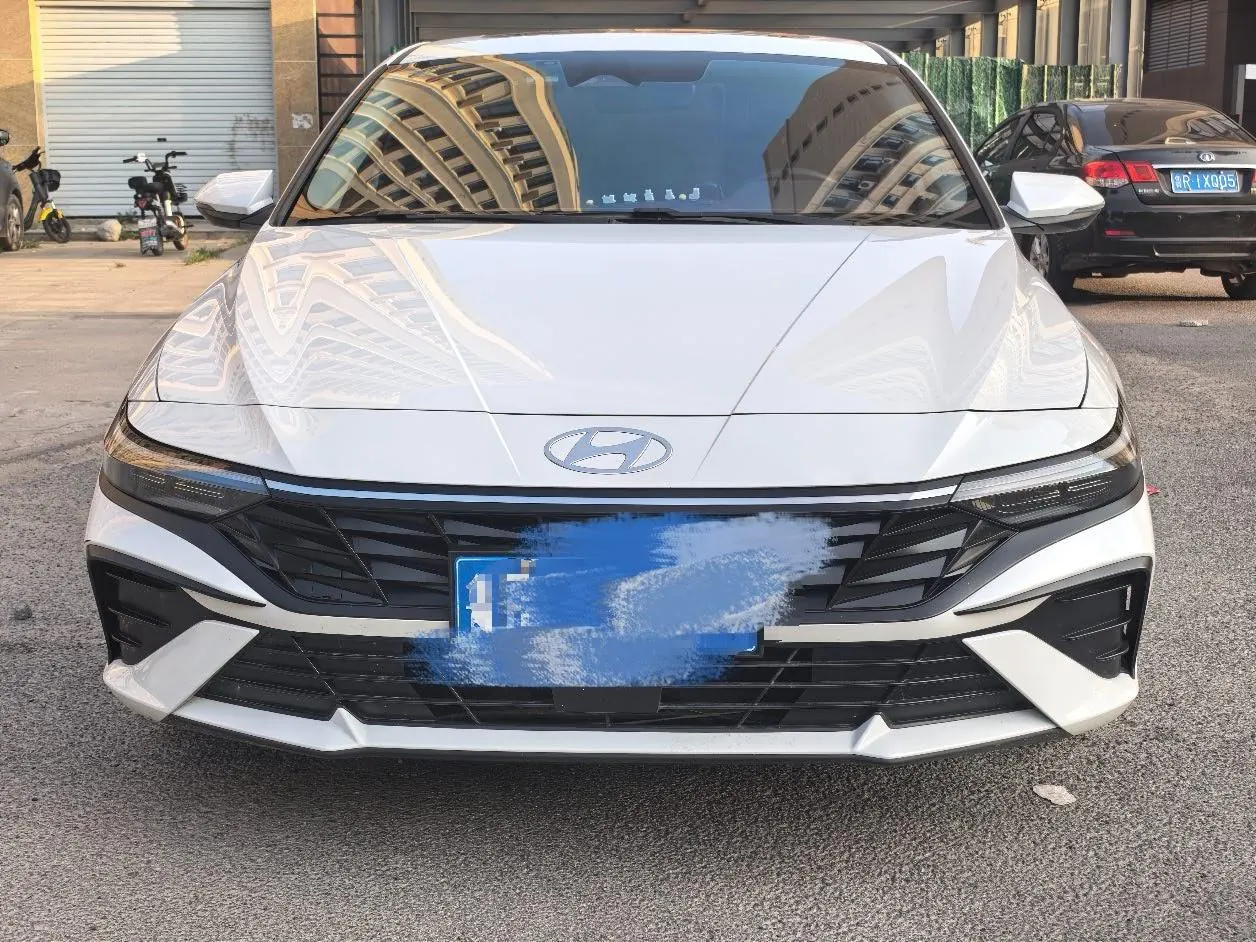 Hyundai 2023 Elantra -3-compartment 1.5 stepless LUX premium automatic gear 2