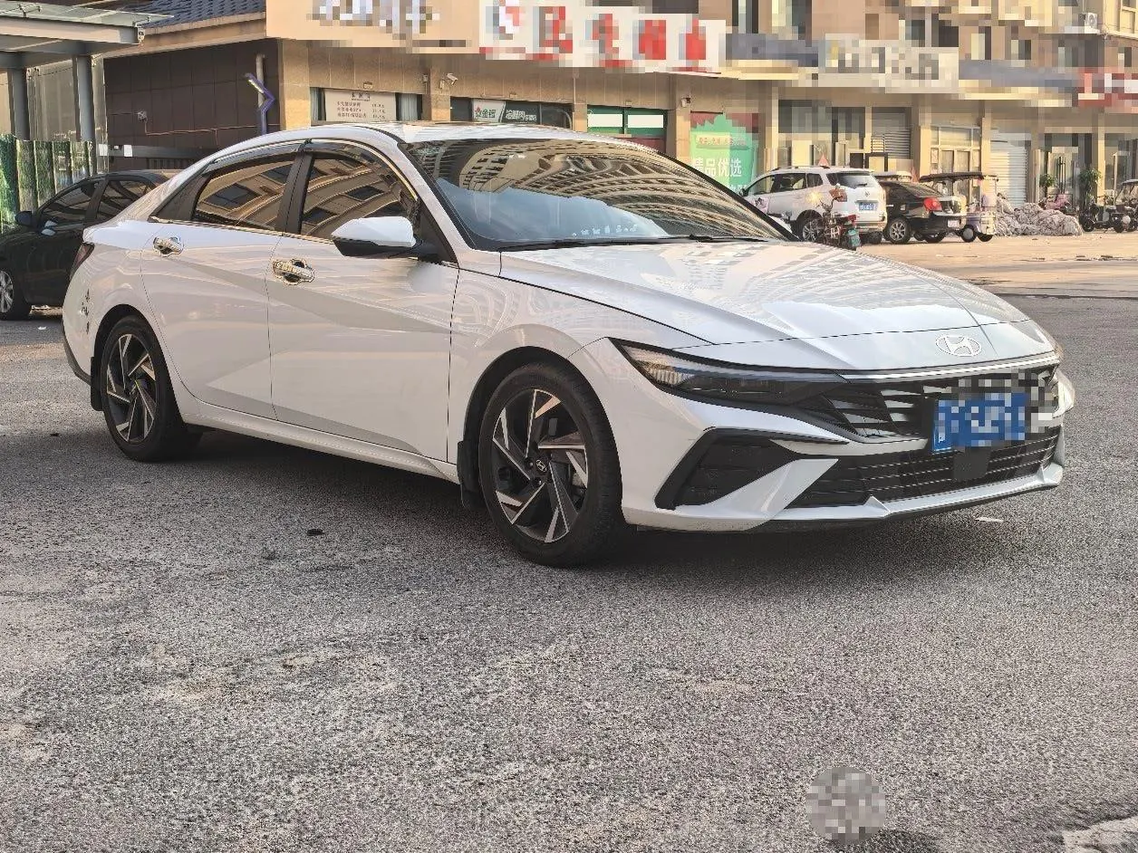 Hyundai 2023 Elantra -3-compartment 1.5 stepless LUX premium automatic gear 3