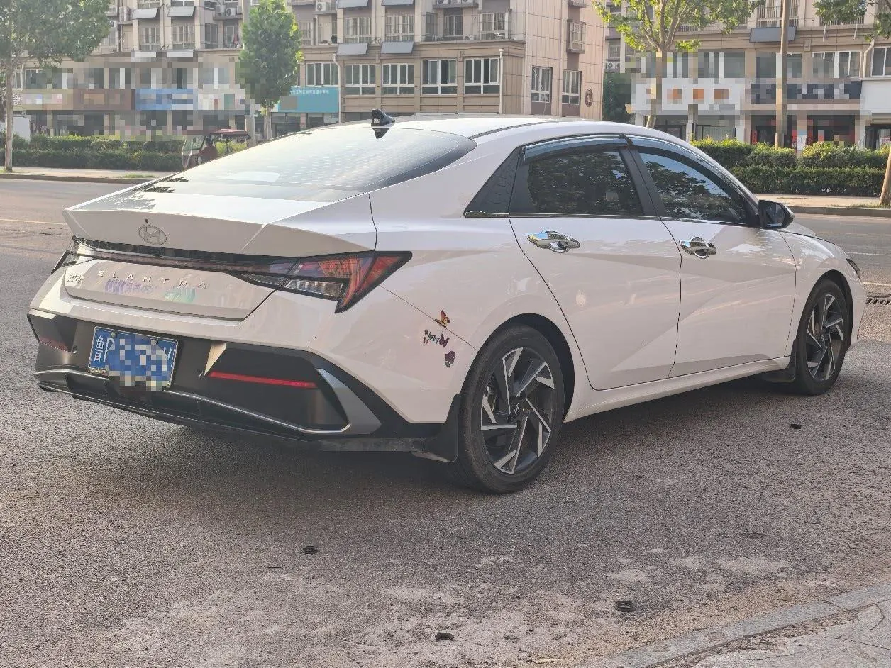 Hyundai 2023 Elantra -3-compartment 1.5 stepless LUX premium automatic gear 6