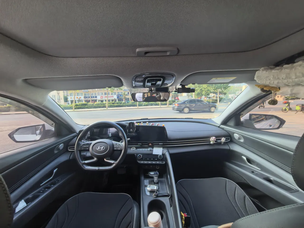 Hyundai 2023 Elantra -3-compartment 1.5 stepless LUX premium automatic gear 9