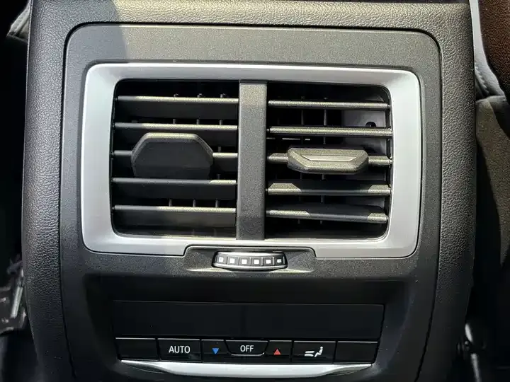 BMW iX3 2023 Leading Type 10