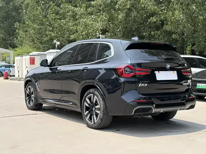 BMW iX3 2023 Leading Type 12