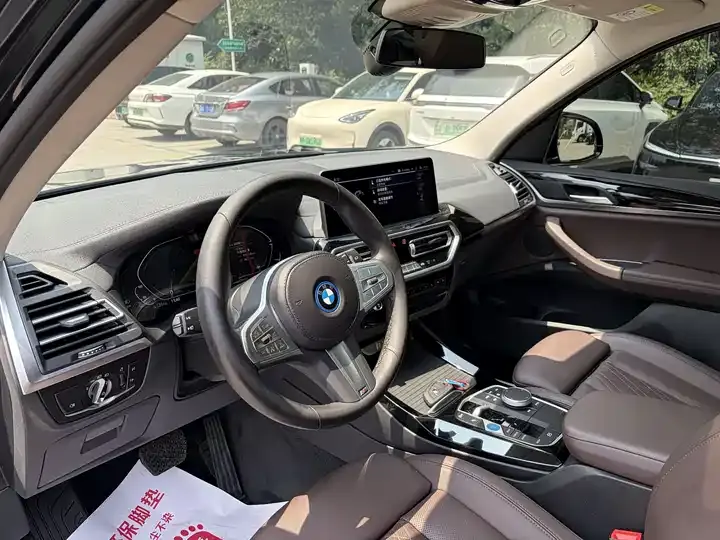 BMW iX3 2023 Leading Type 4