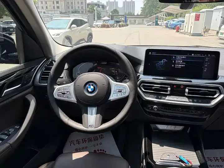 BMW iX3 2023 Leading Type 7