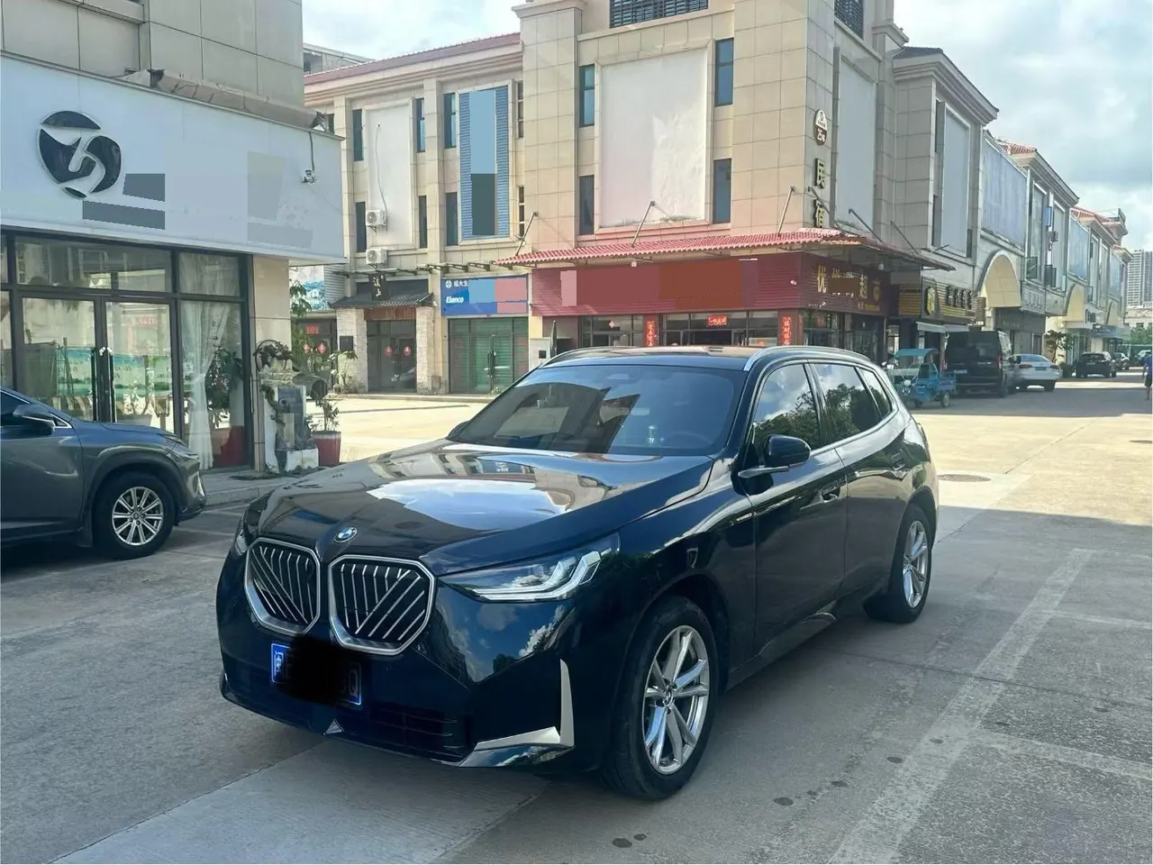BMW 2026 X3 xDrive25L 2.0T M sports obsidian night suit automatic gear - View 1