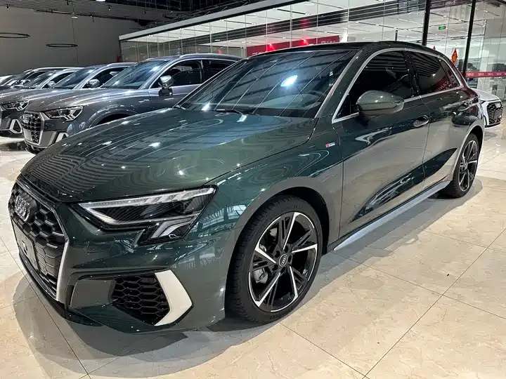 Открыть галерею: Audi A3 2023 facelift Sportback 35 TFSI fashion sporty