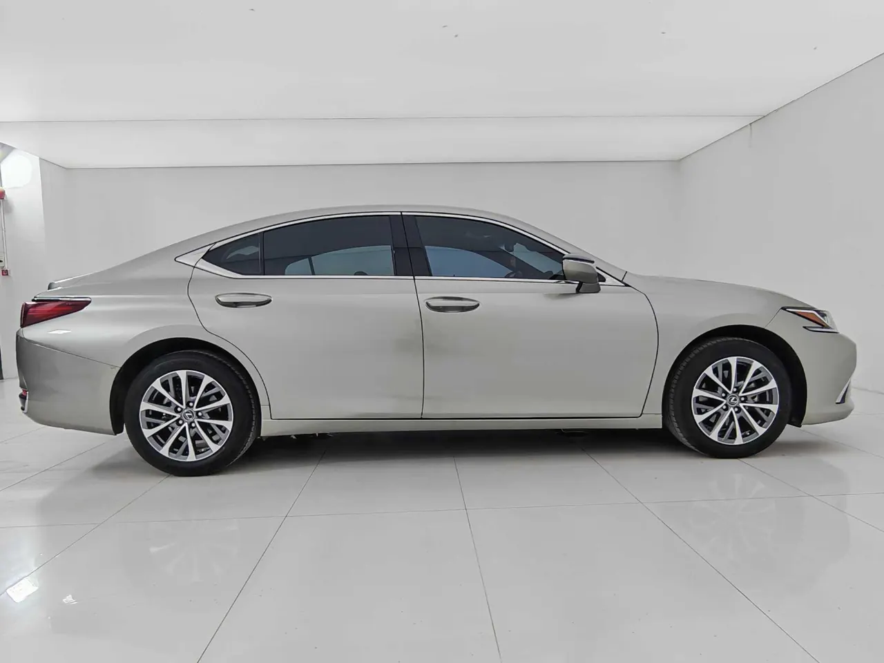 Lexus ES (Imported) 2024 ES200 2.0 Stepless Edition Automatic Gear 8