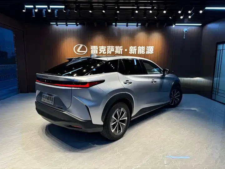 Lexus RZ 2023 450e 4WD Vertical Edition 3