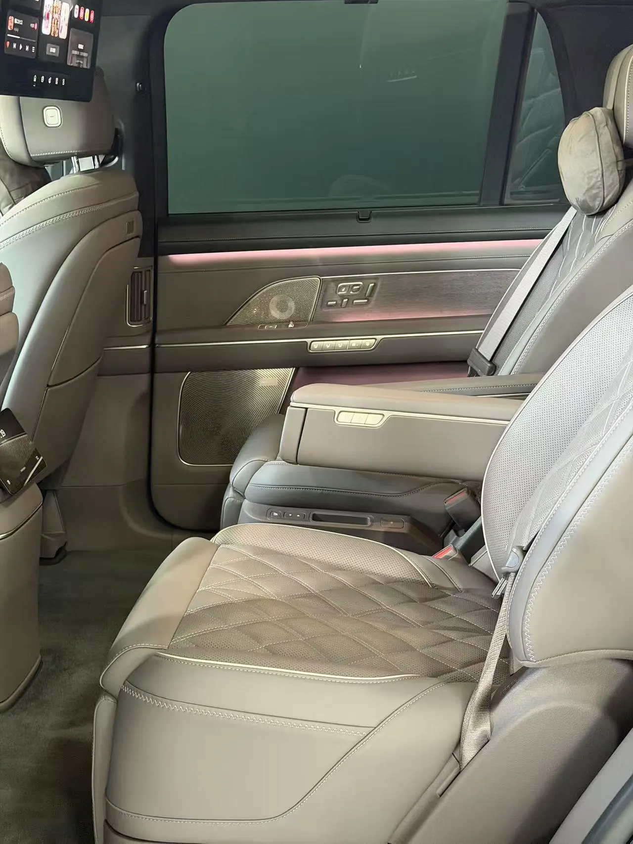 NIO 2026 ES8 6‑Seater Executive Signature Edition Automatic Transmission 5