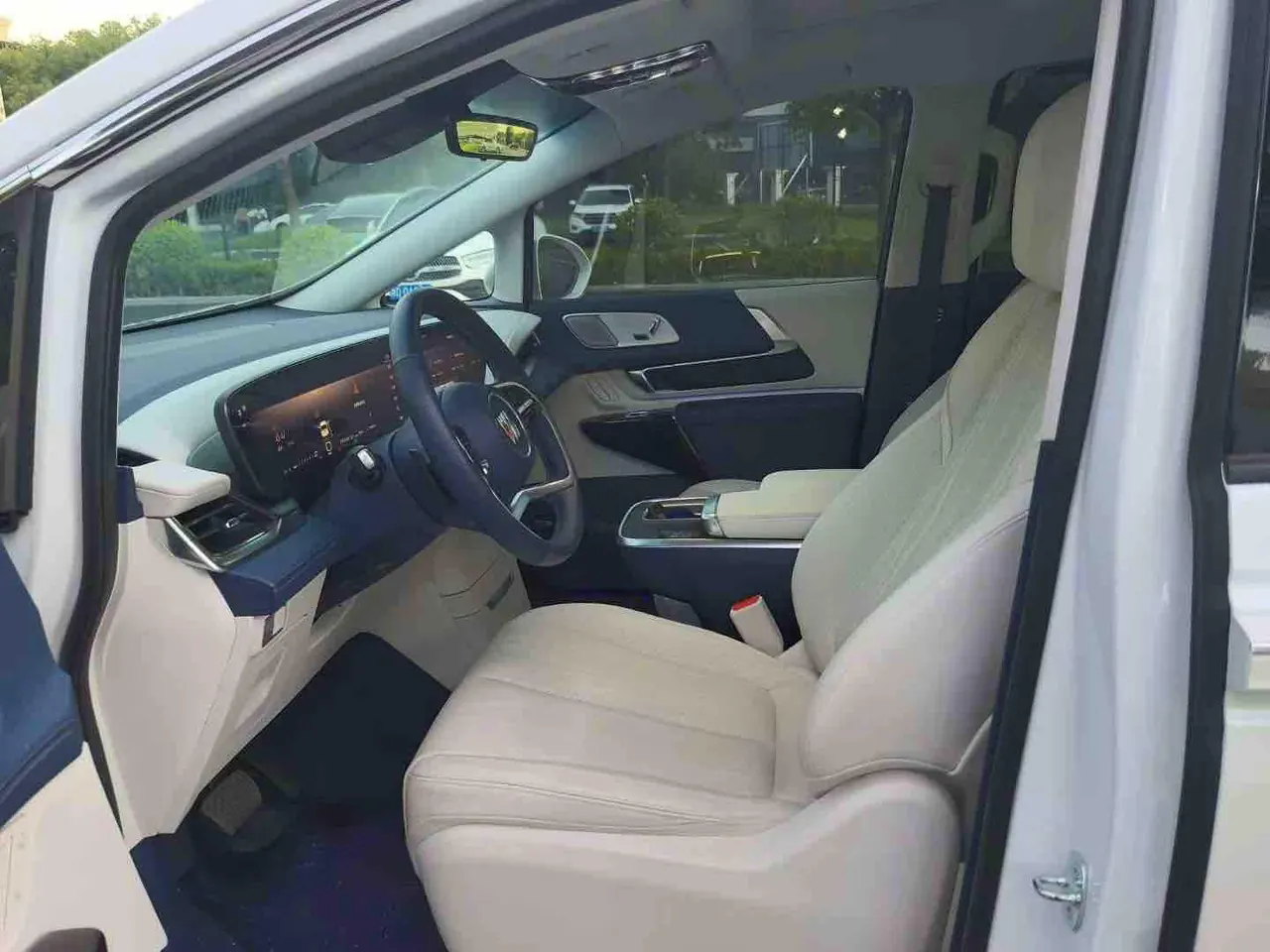 Buick 2023 Century 48V 2.0T Yunshi Edition 7-seat Automatic Gear 2