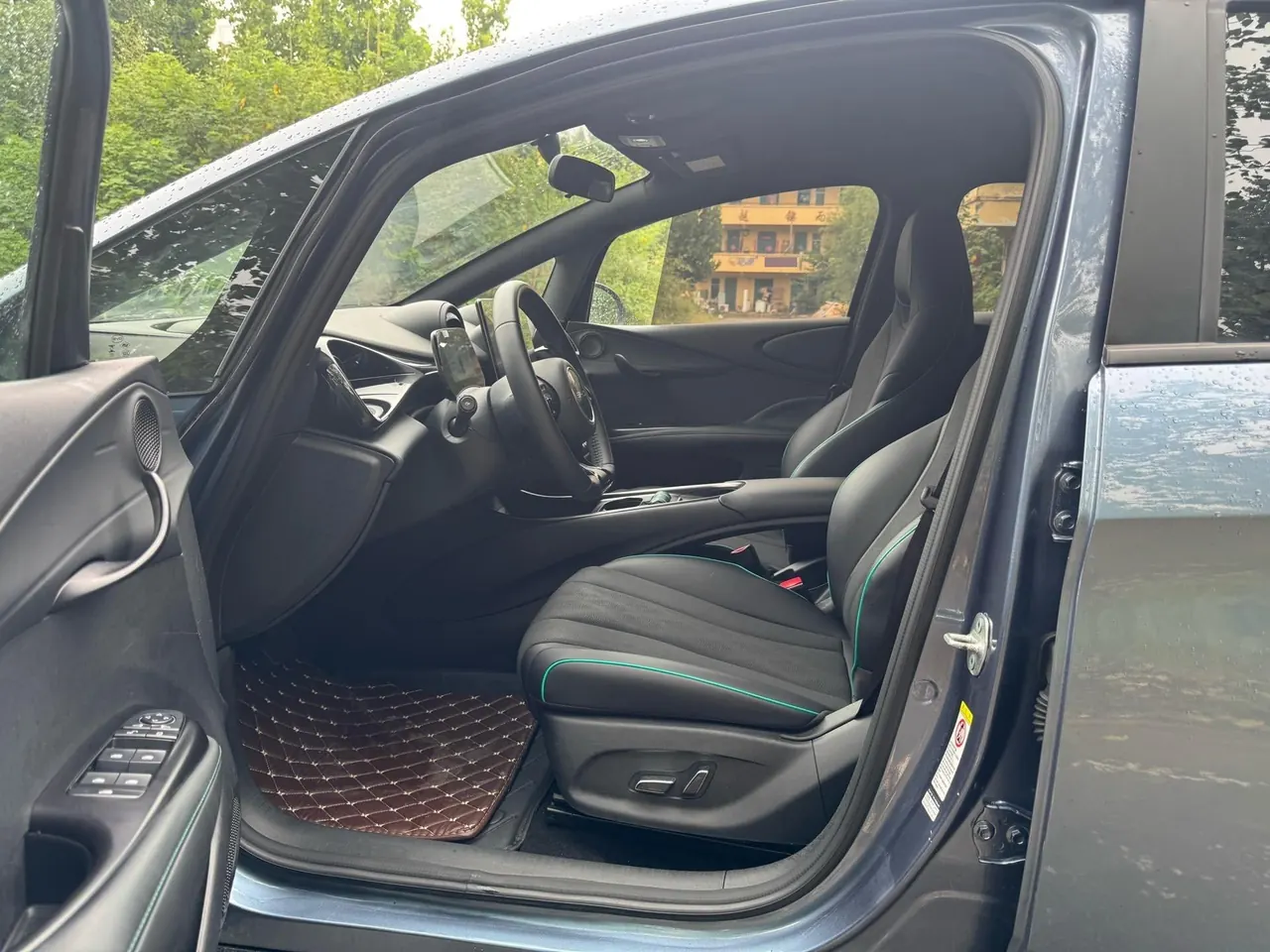 BYD 2025 Dolphin 420km Vital Edition Automatic Gear 4