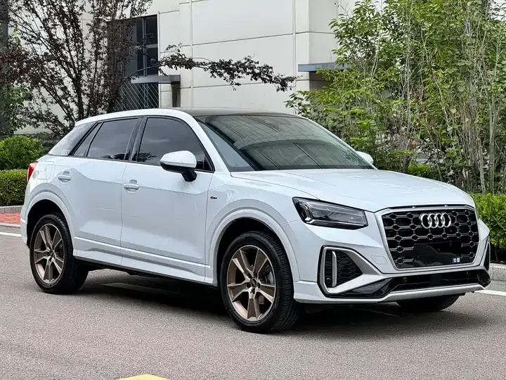 Audi Q2L 2022 35 TFSI Fashion Dynamic 3