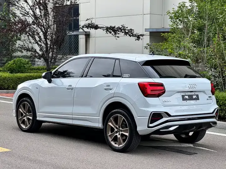 Audi Q2L 2022 35 TFSI Fashion Dynamic 4