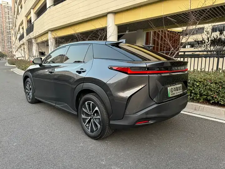 Lexus RZ 2023 450e 4WD Vertical Edition 3