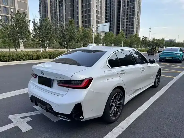 BMW 3 Series 2025 325Li M Sports Suit 7