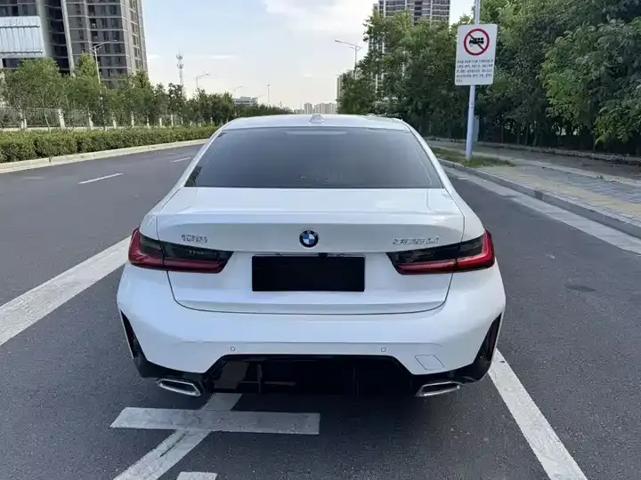 BMW 3 Series 2025 325Li M Sports Suit 8