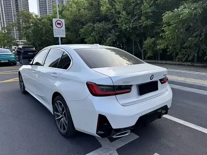 BMW 3 Series 2025 325Li M Sports Suit 9