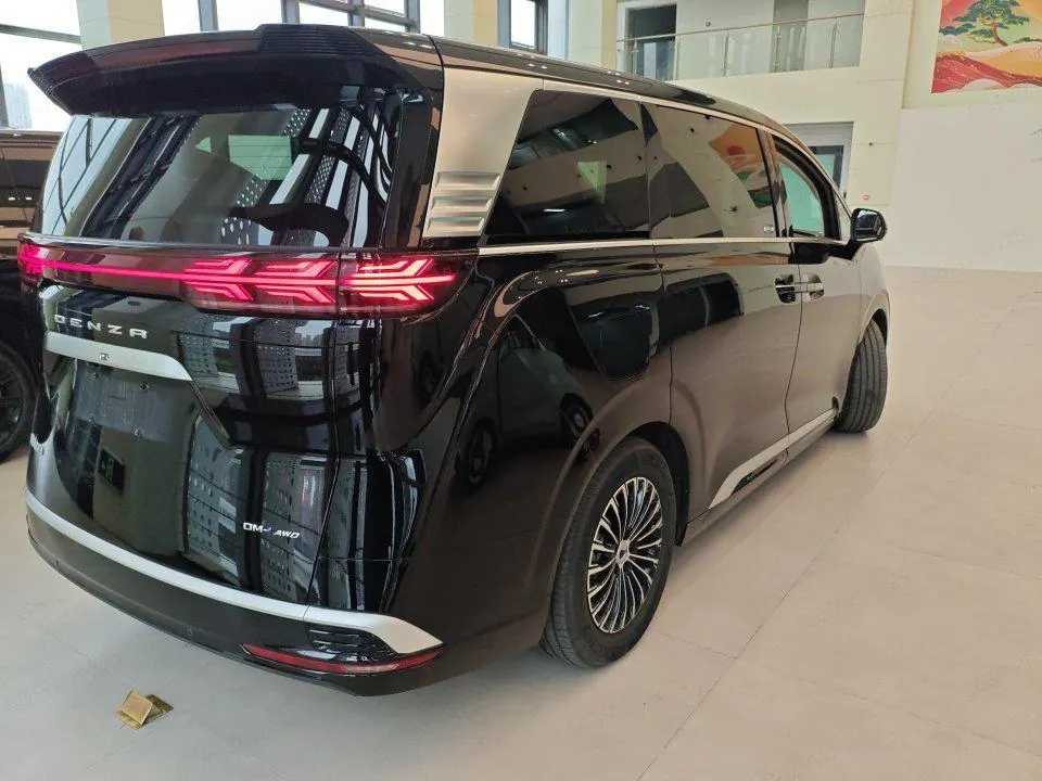 Denza 2024 Denza D9 DM-i 1.5T stepless 980 four-wheel drive distinguished automatic gear 3